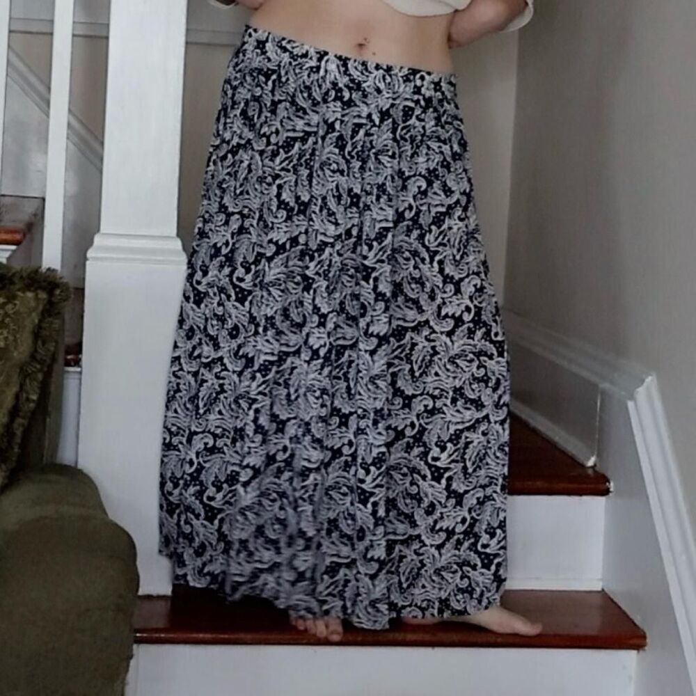 Navy White Floral Semi Sheer Maxi Skirt Sz Medium 10 Worthington Country Garden